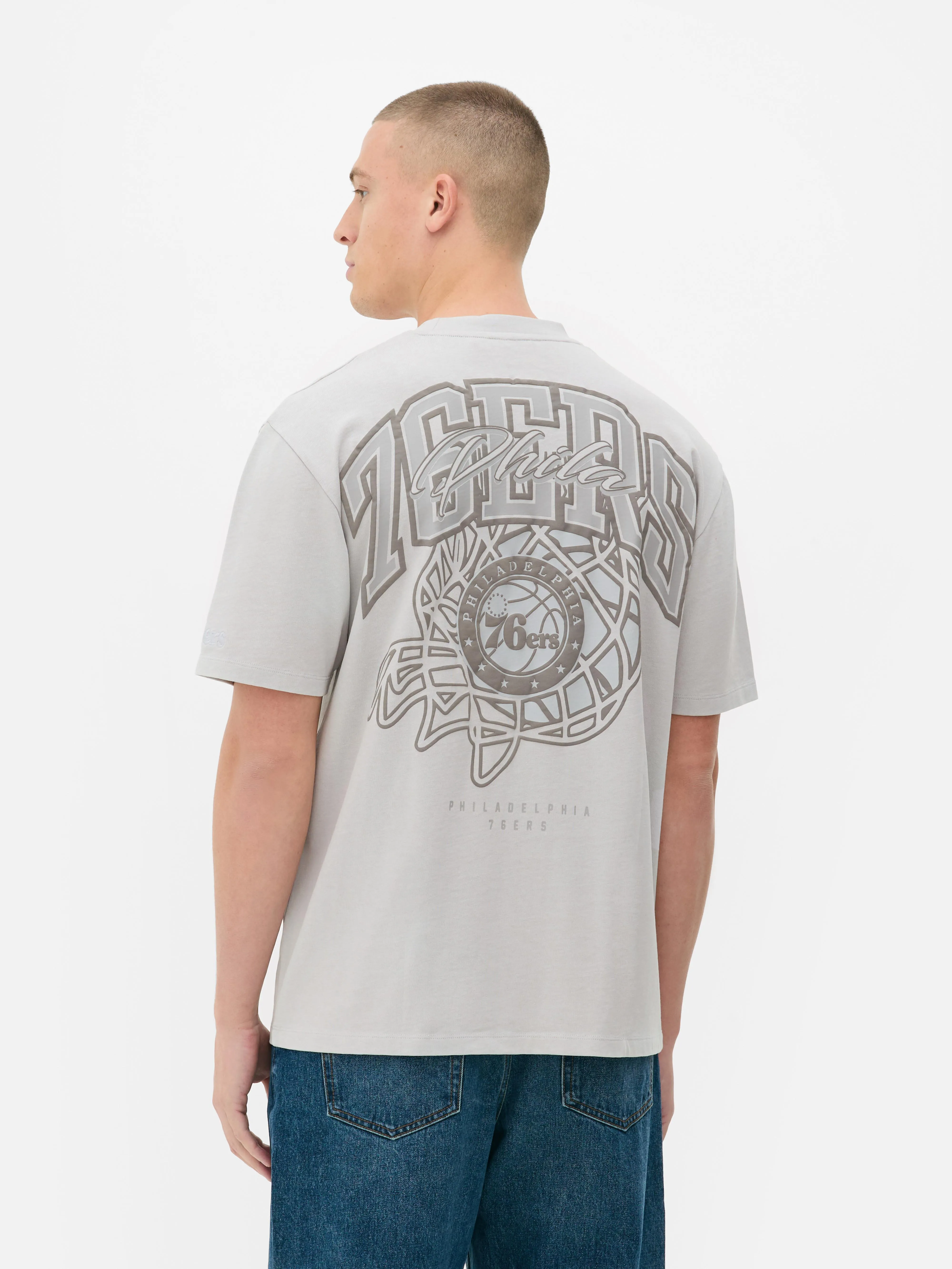 Camiseta gráfica de los Philadelphia 76ers de la NBA