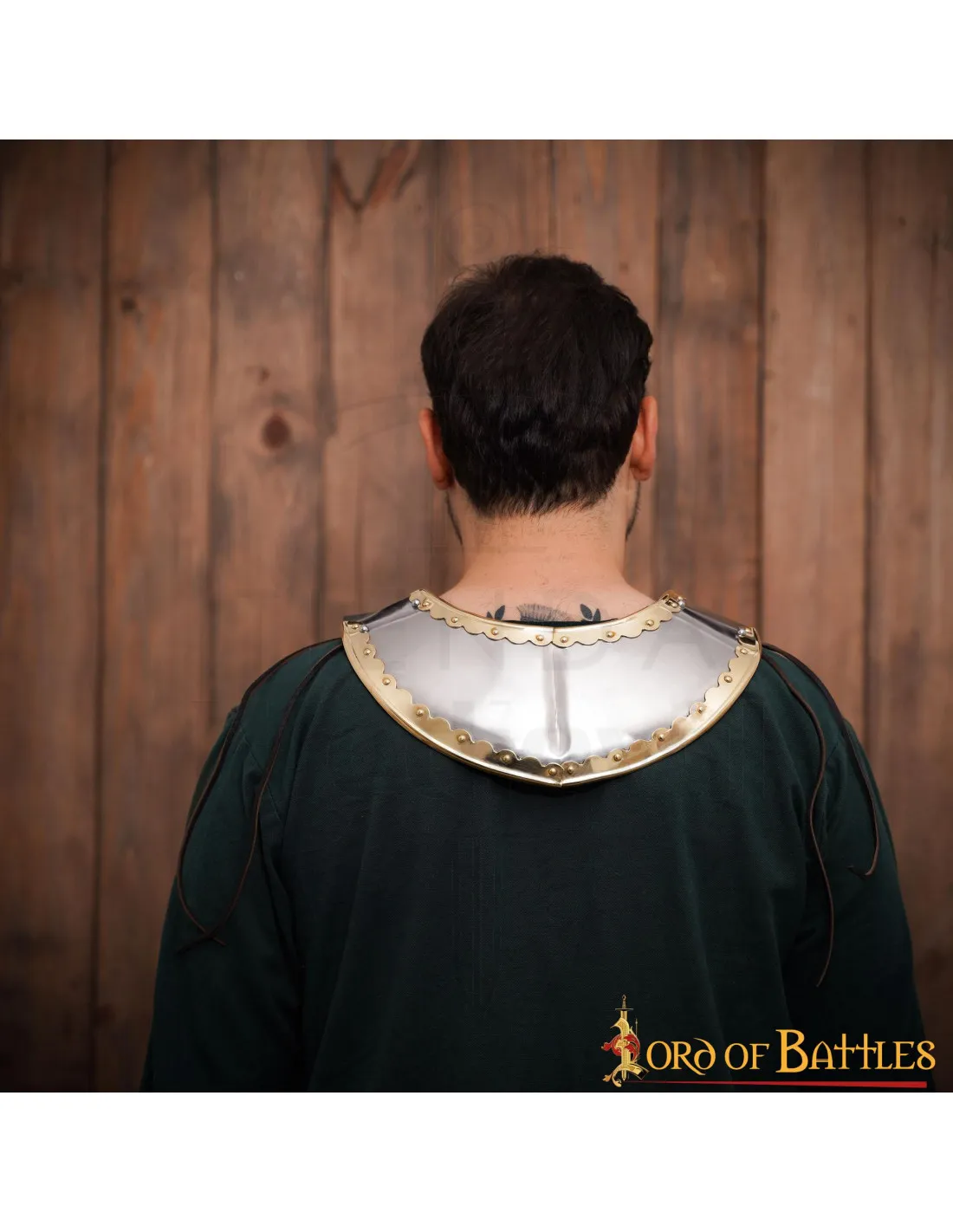 Gorjal medieval acero modelo Húsar con borde latonado