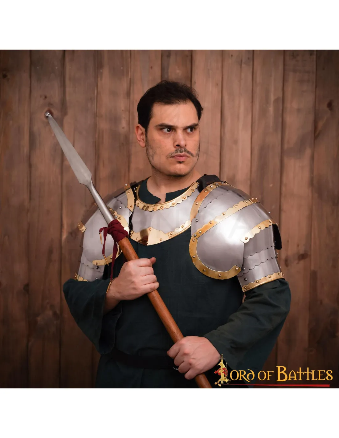 Gorjal medieval acero modelo Húsar con borde latonado