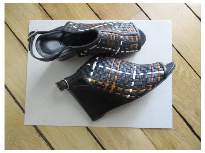 Hermès Sandalias de cuña de cuero tejido, 38,5ESO. Multicolor 