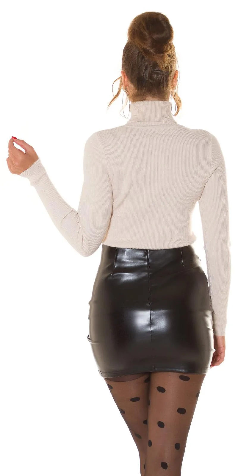 Jersey con cuello alto y recortes beige