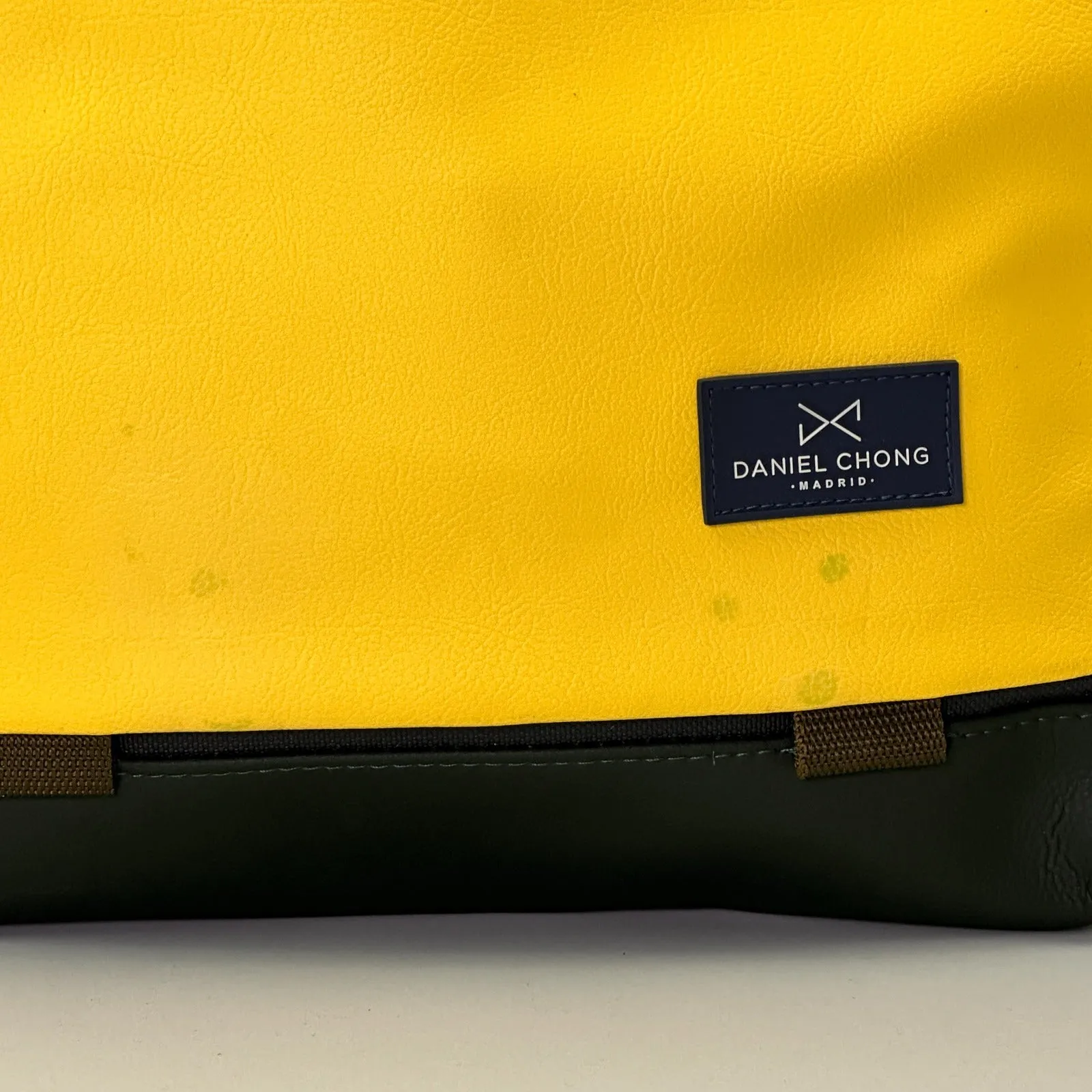 Mochila book holder cuadrada impermeable dz outlet