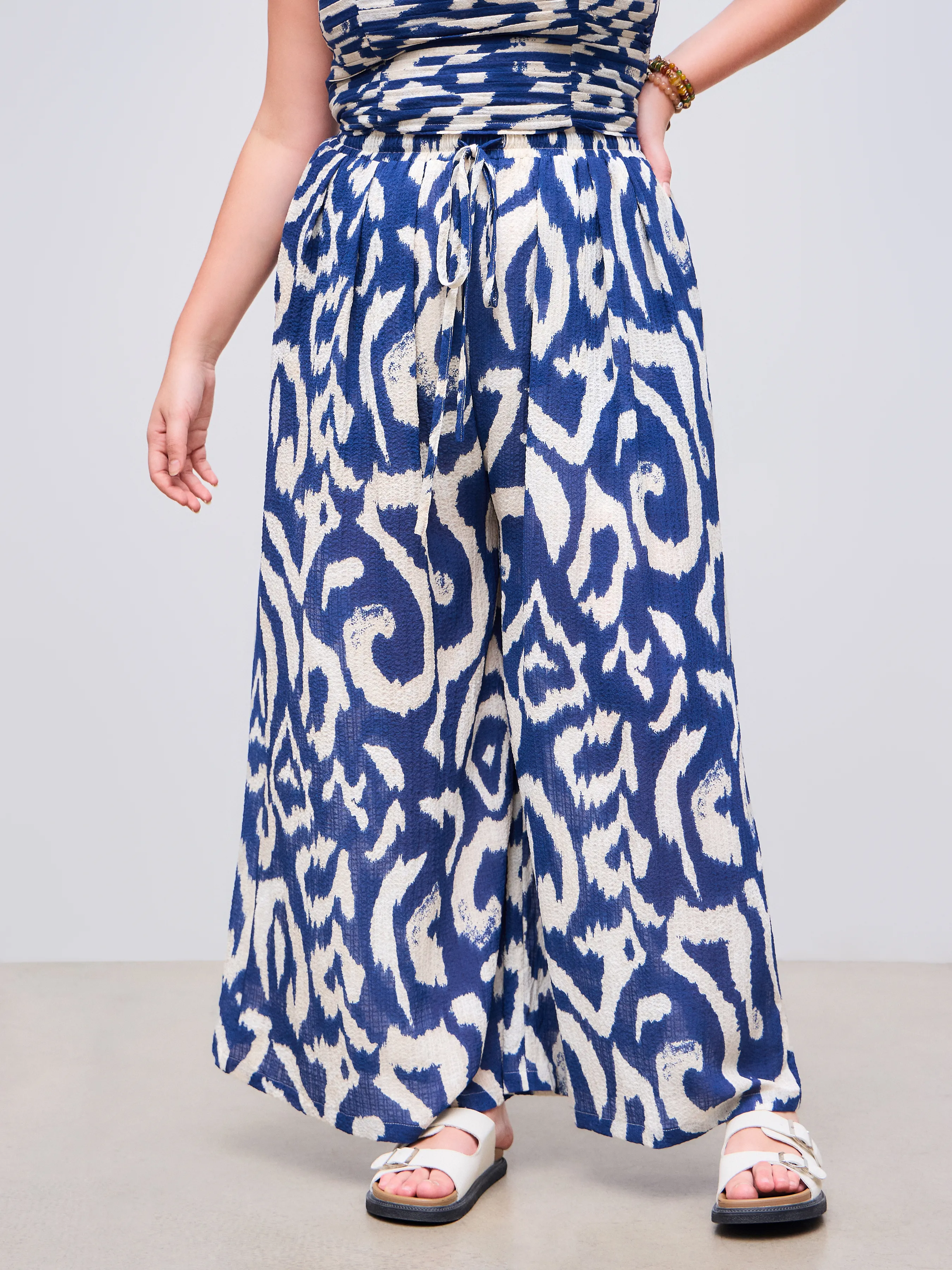 Pantalón Ancho de Pierna con Bolsillos y Estampado Abstracto de Tiro Medio Curvy
