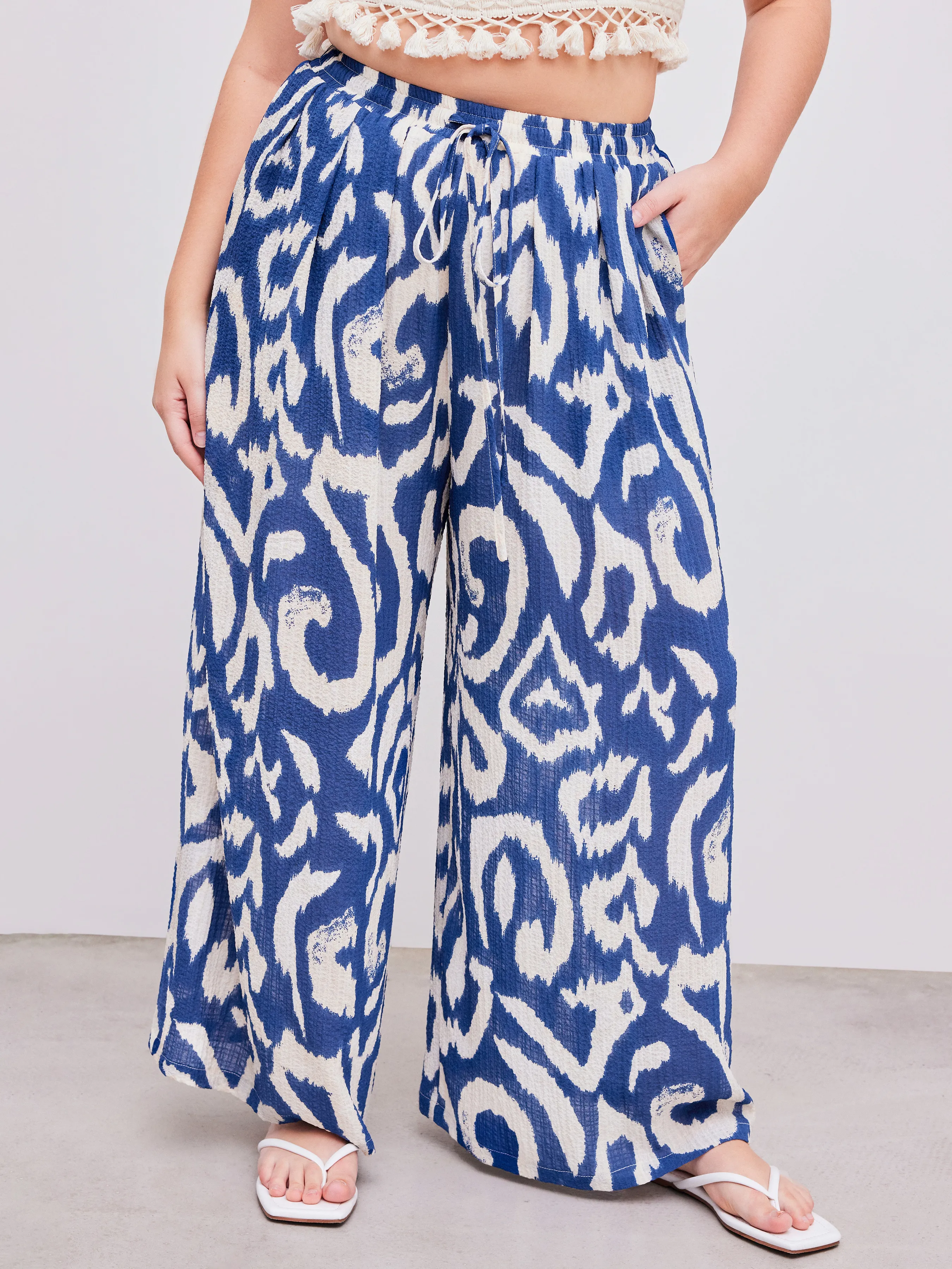Pantalón Ancho de Pierna con Bolsillos y Estampado Abstracto de Tiro Medio Curvy