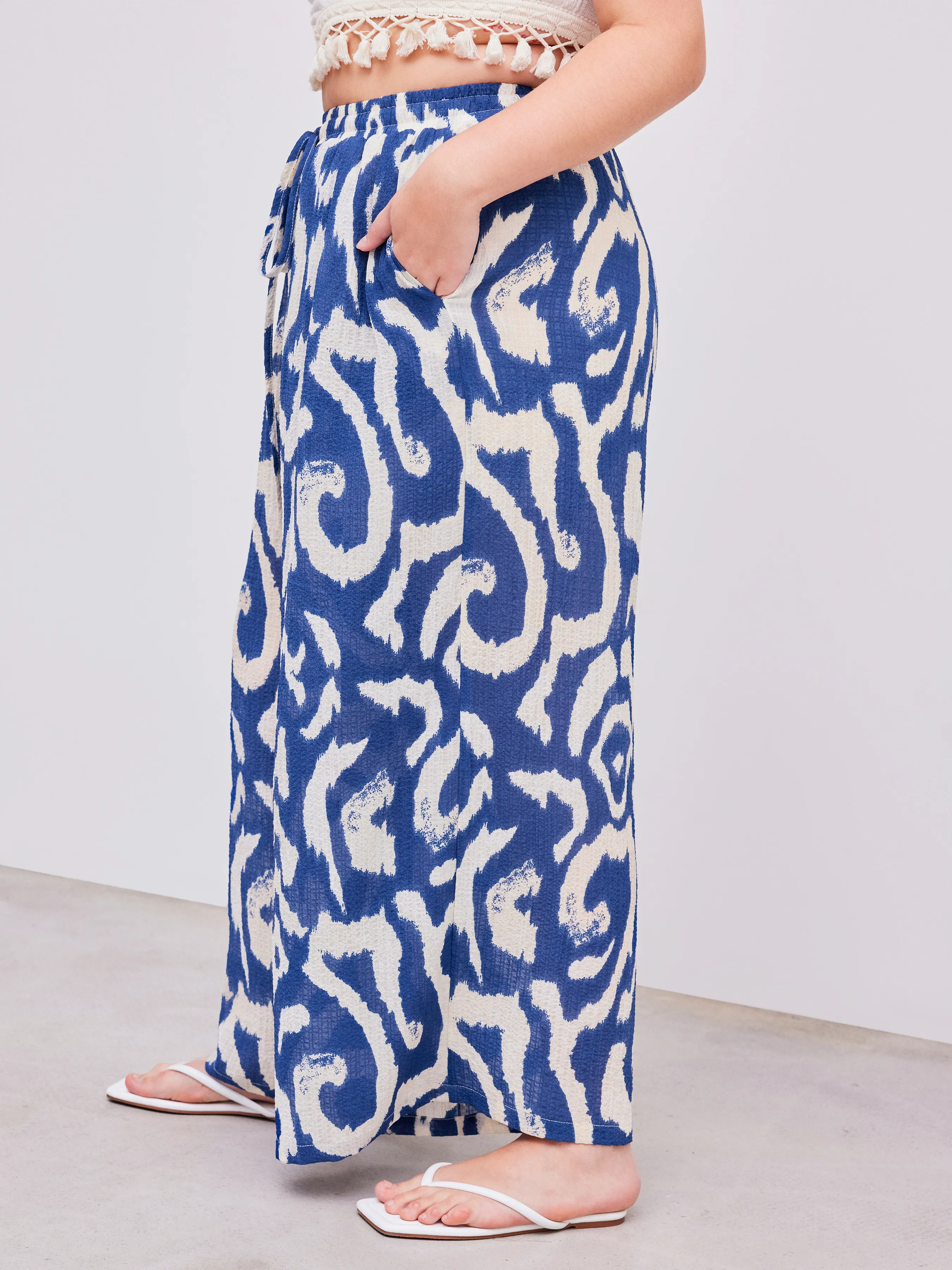 Pantalón Ancho de Pierna con Bolsillos y Estampado Abstracto de Tiro Medio Curvy