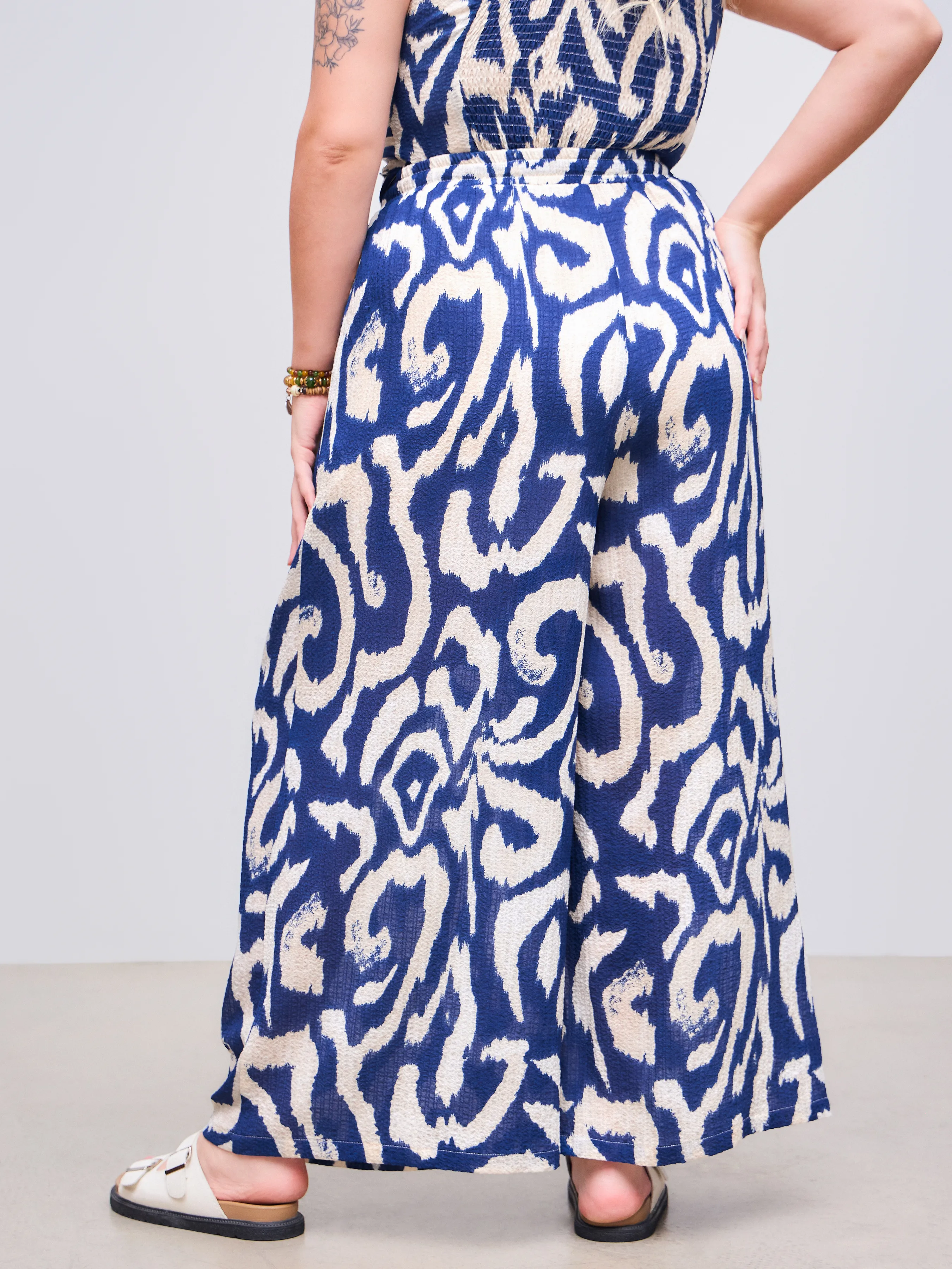 Pantalón Ancho de Pierna con Bolsillos y Estampado Abstracto de Tiro Medio Curvy