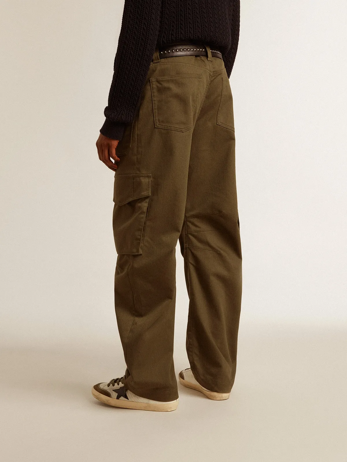 Pantalón cargo color verde oliva