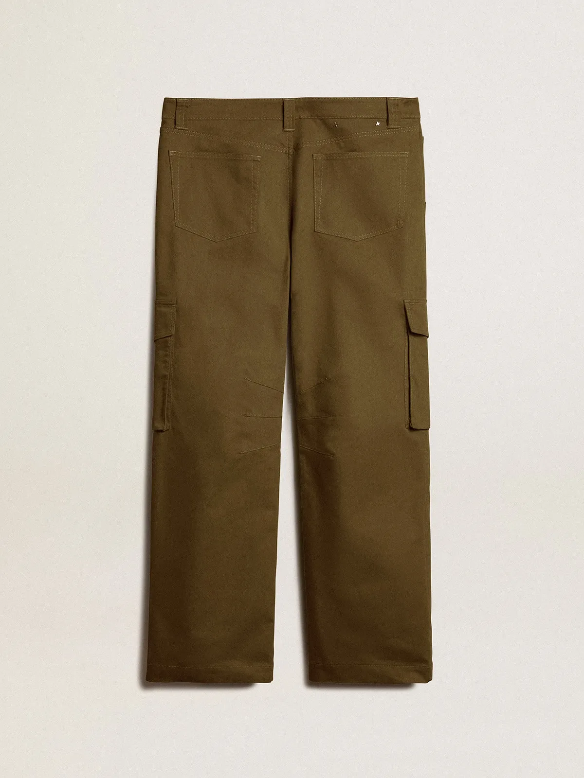 Pantalón cargo color verde oliva