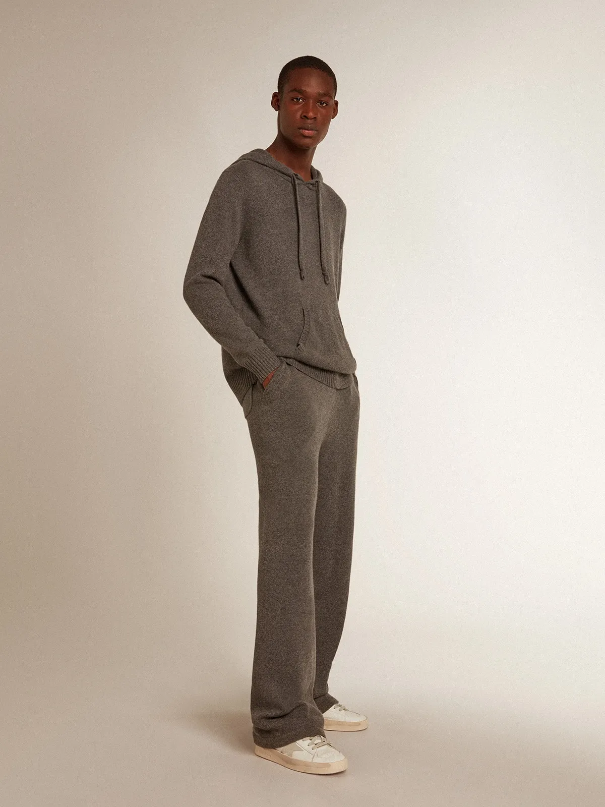 Pantalón jogger de hombre en mezcla de cachemira color gris jaspeado