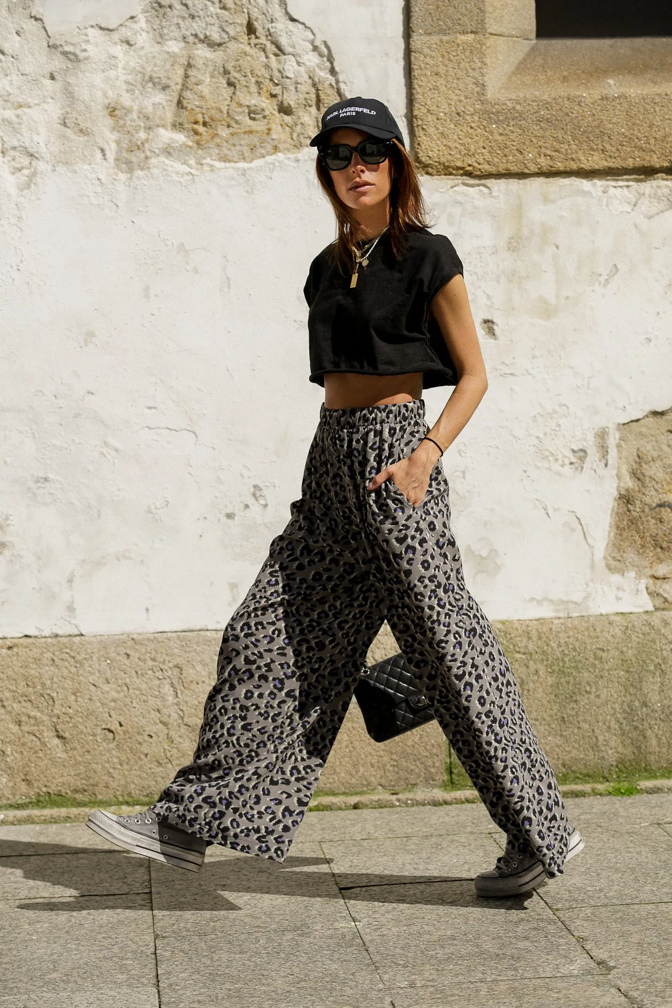 Pantalón wide leg animal print gris