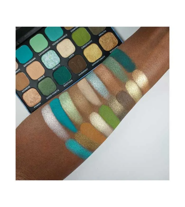REVOLUTION  *CRYSTAL AURA*  PALETA DE SOMBRAS FOREVER FLAWLESS  AVENTURINE