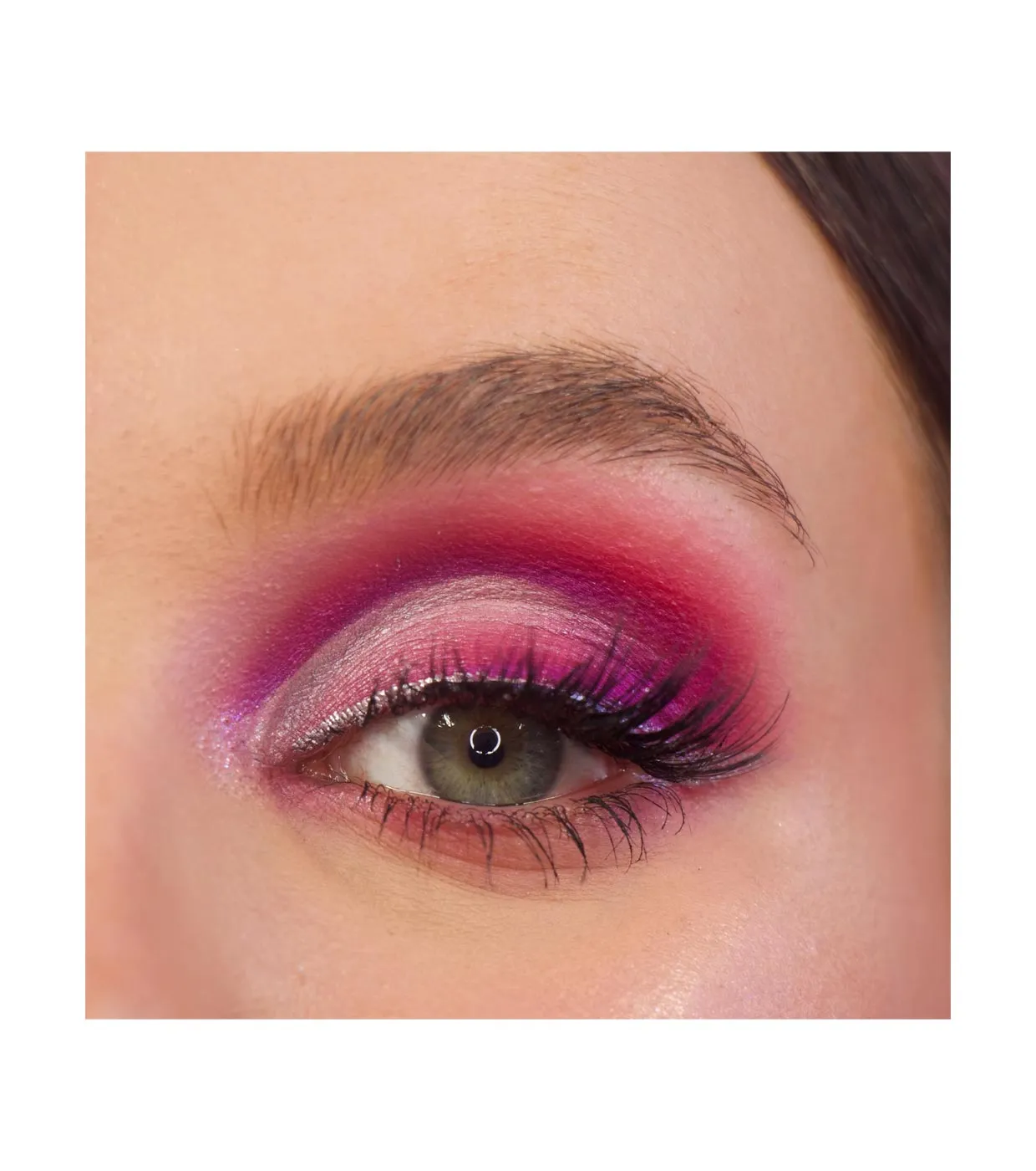 REVOLUTION RELOVE  *DANCING QUEEN*  PALETA DE SOMBRAS DE OJOS