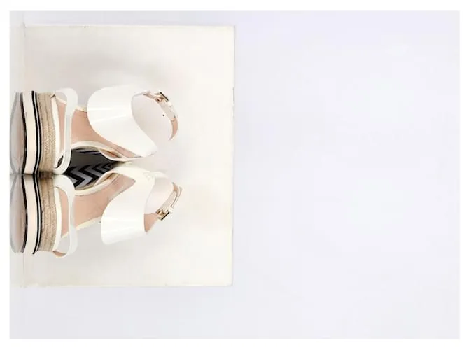 Sandalias de cuña espadrille con tira en el tobillo Nicholas Kirkwood en cuero blanco brillante Crudo 