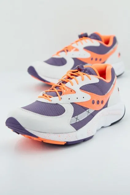 SAUCONY
