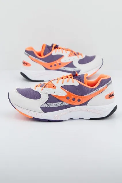 SAUCONY