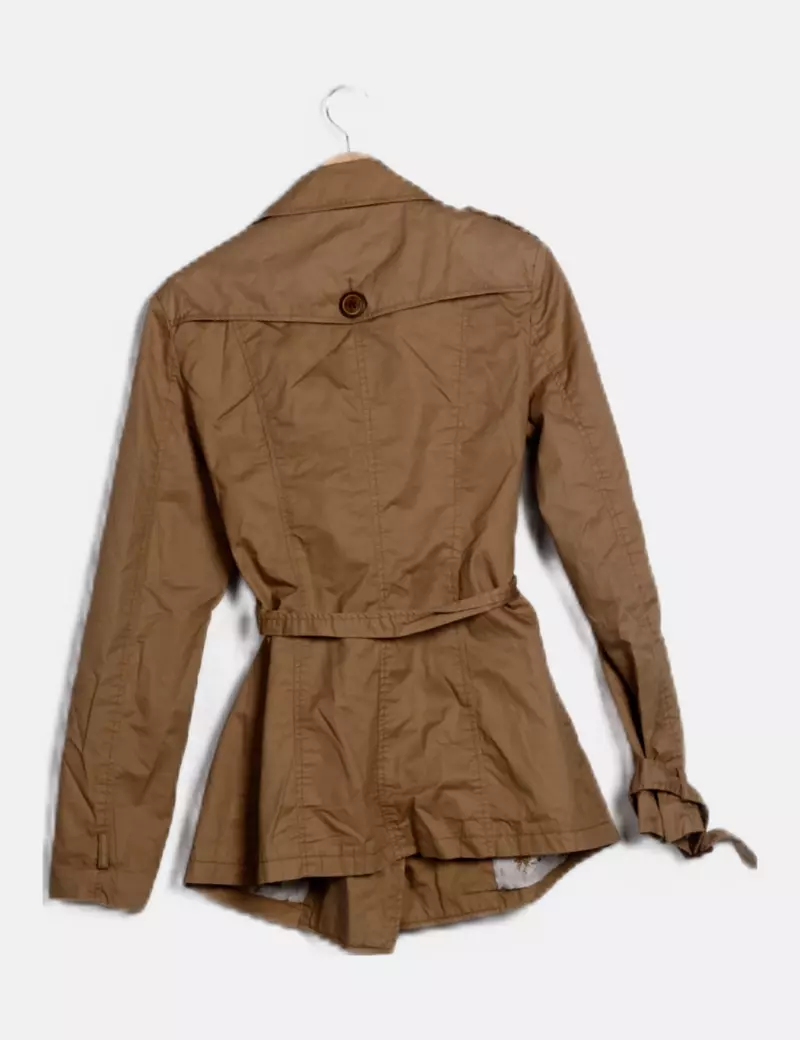 Stradivarius Chaqueta marrón botonadura