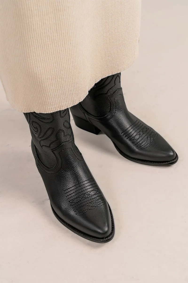 TOTAL BLACK  JANDRA