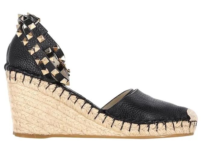 Valentino Garavani Sandalias de cuña Valentino Rockstud en cuero negro 