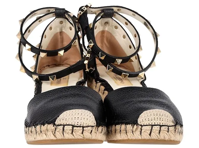 Valentino Garavani Sandalias de cuña Valentino Rockstud en cuero negro 