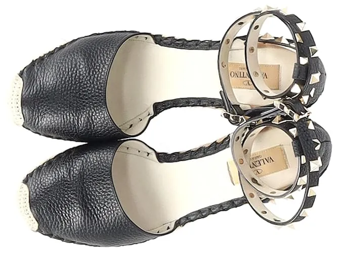 Valentino Garavani Sandalias de cuña Valentino Rockstud en cuero negro 