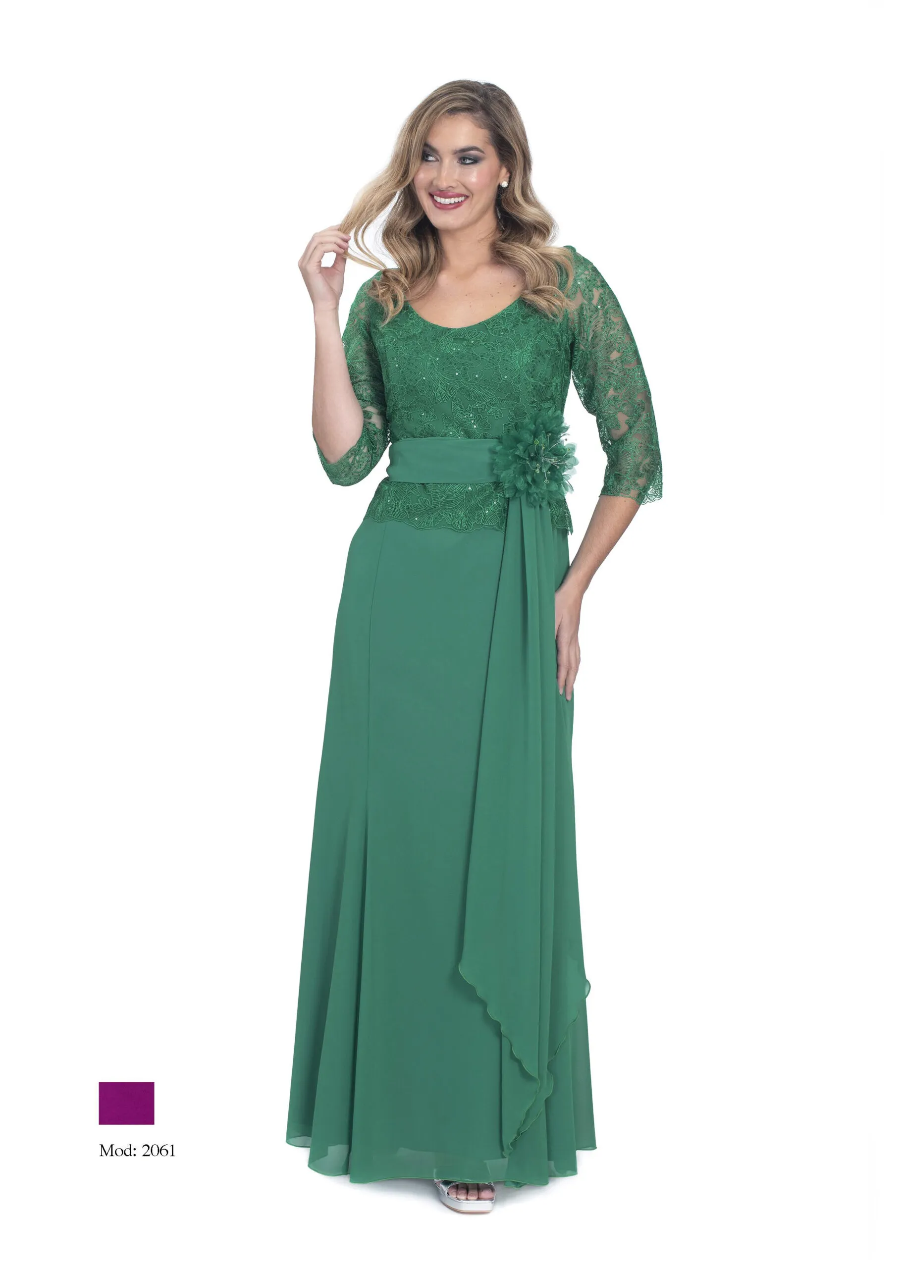 Vestido con cuerpo de guipur