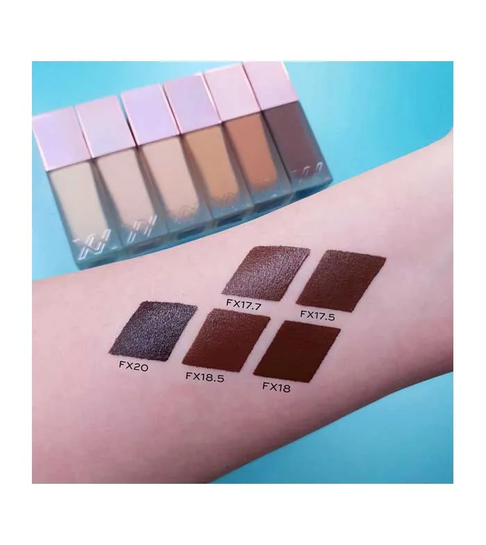 XX REVOLUTION  BASE DE MAQUILLAJE GLOW SKIN FAUXXDATION  FX20